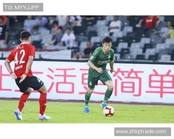 深圳足球队进攻战术深度分析与实战应用探讨 深圳足球队进攻战术深度分析与实战应用探讨